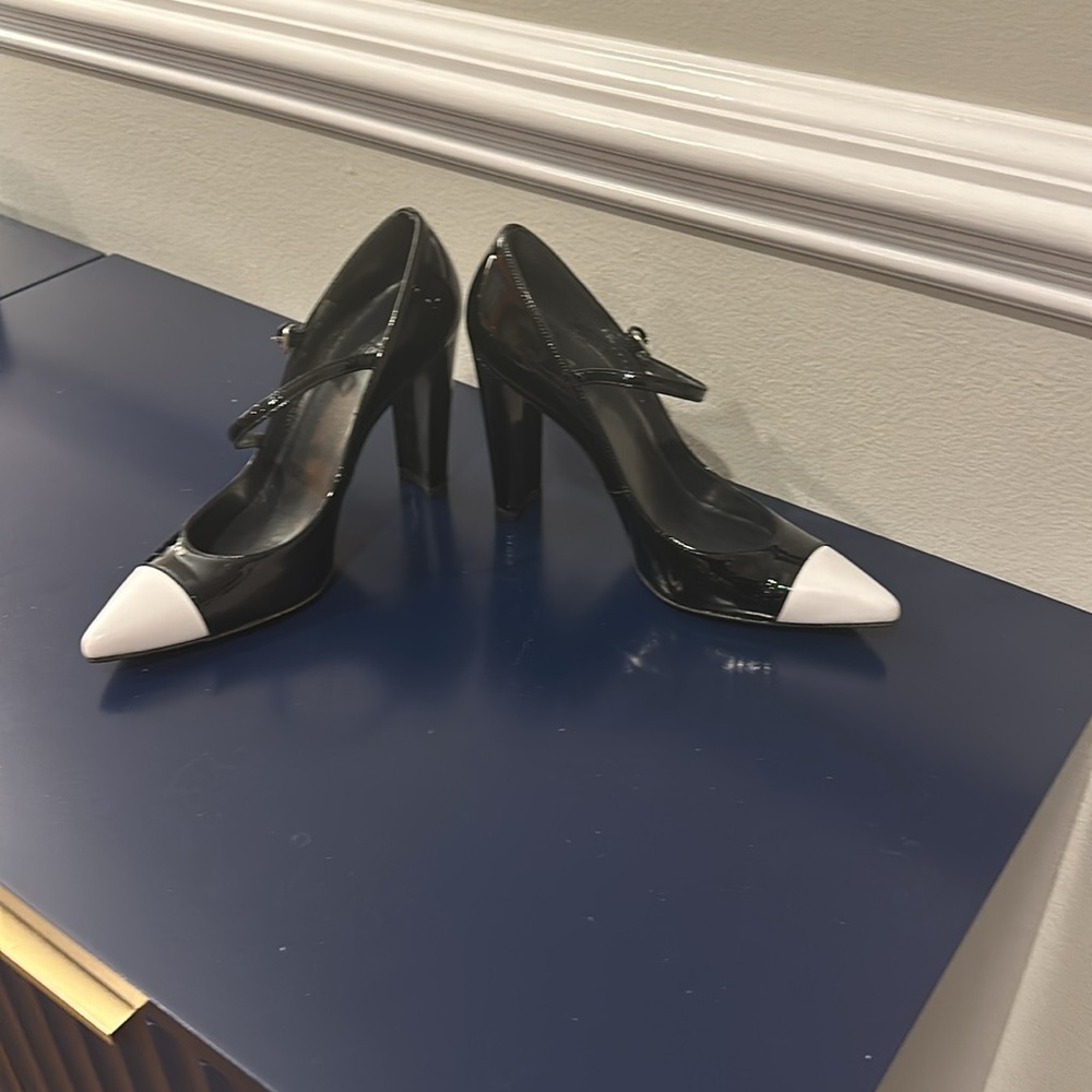 Stuart Weitzman Black and White Patent Leather Pump - Picture 6 of 12